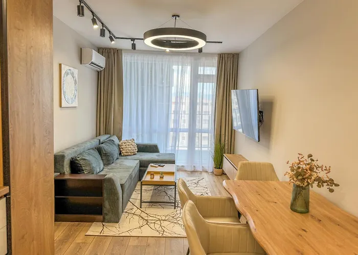 アパート 1br With A Free Designated Parking Space