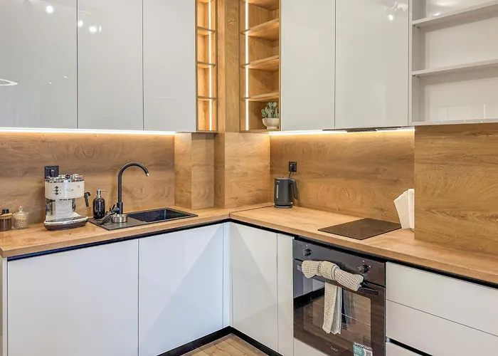 アパート 1br With A Free Designated Parking Space *